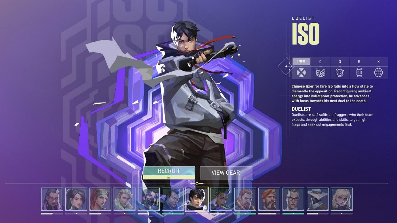 Gambar agent Valorant Iso, duelist dari Tiongkok dengan energi pelindung dan arena duel 1v1, berdiri dengan latar belakang penuh efek Radianite.