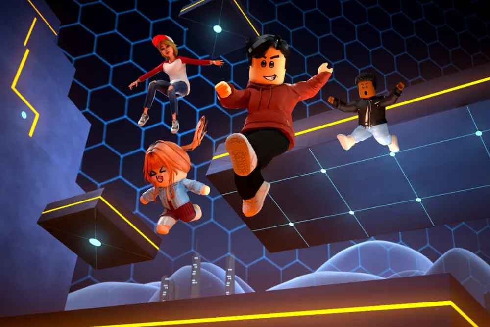David Baszucki, pencipta Roblox, bersama tampilan antarmuka Roblox Studio yang memungkinkan pengguna menciptakan game sendiri secara interaktif dan kreatif.